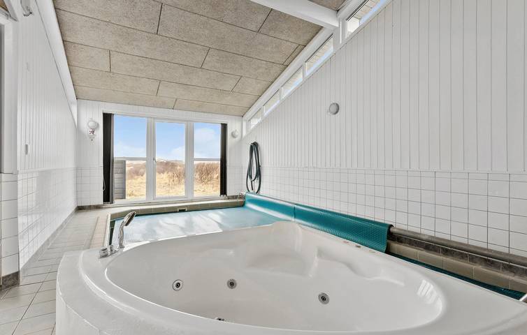 Ferienhaus für 9 Personen, mit Whirlpool und Terrasse sowie Pool und Sauna in Nørlev Strand - 2