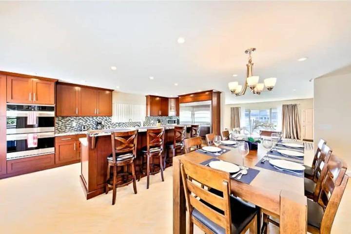 Vacation rental for 12 people in Orange (CA)
