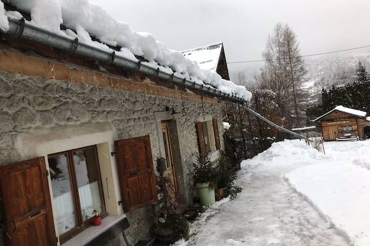 Appartamento intero, Square-meter studio on the garden level, 2 km from the city center in Chamonix-Mont-Blanc, Massiccio del Monte Bianco
