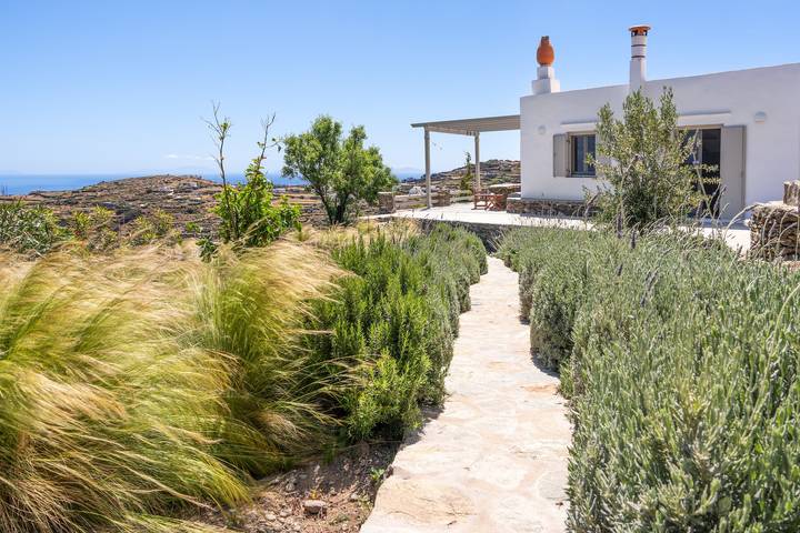 Casa de Vacaciones "Black Tower Villa" con Vista al Mar, 2 Terrazas Privadas y Wi-Fi in Sifnos