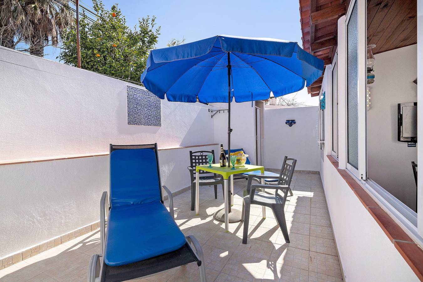 Ganze Wohnung, Ferienwohnung 'Shellls Apartment' mit gemeinsamer Terrasse, Wlan und Klimaanlage in Carvoeiro, Lagoa