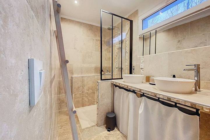 Location de vacances pour 2 personnes, avec piscine ainsi que terrasse et jardin à Sarrians - 4