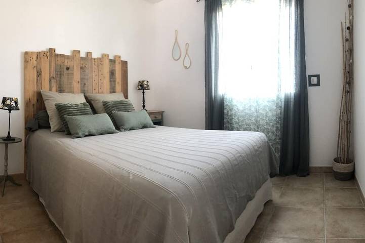 Gîte pour 4 personnes, avec Terrasse ainsi que Jardin et Piscine à Cardet - 3
