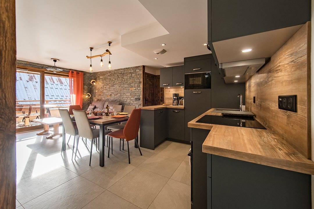 Appartement de vacances entier, Bel appartement Haut de Gamme 6 personnes avec deux terrasses ensoleillées au coeur du village in Saint-Sorlin-d'Arves, Région de Saint-Jean-de-Maurienne