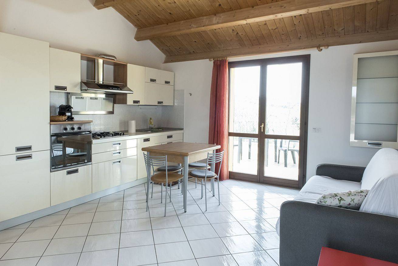 Ganze Wohnung, N036 - Numana, two-room apartment with terrace in residence with swimming pool in Numana, Riviera Del Conero