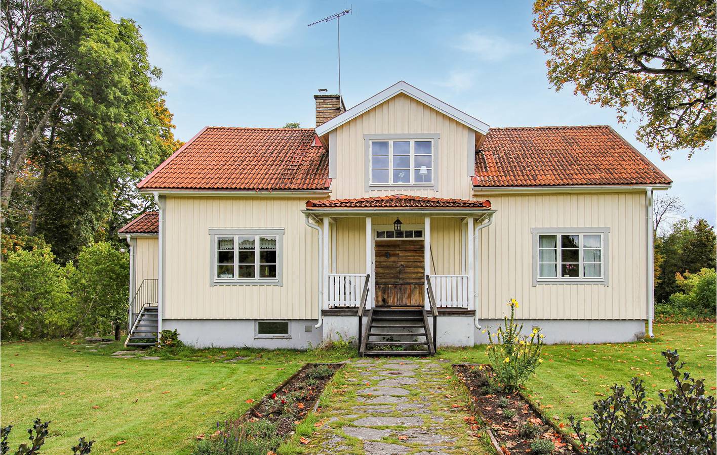Hus för 10 Personer med trädgård in Kronobergs