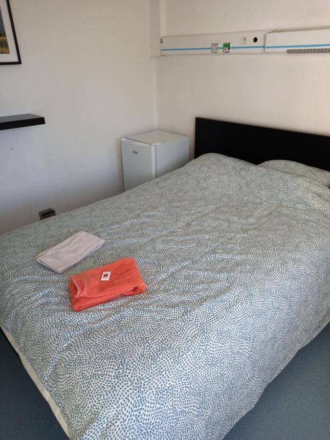 Single Bed in 4-Bed Dormitory Room in Orthez, Béarn