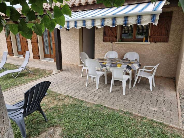 Location de vacances pour 6 personnes, avec piscine et jardin à Saint-Geniès-de-Fontedit - 2