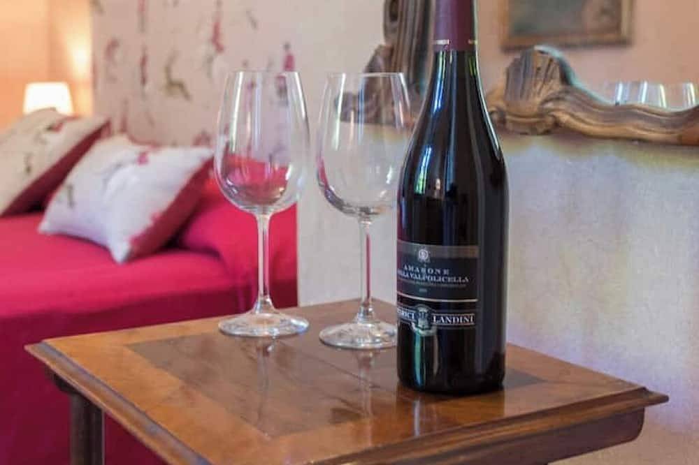 Villa dei Cipressi Wine Resort - Elegance between Vineyards and Lake in Sona, Gardasee-Berge
