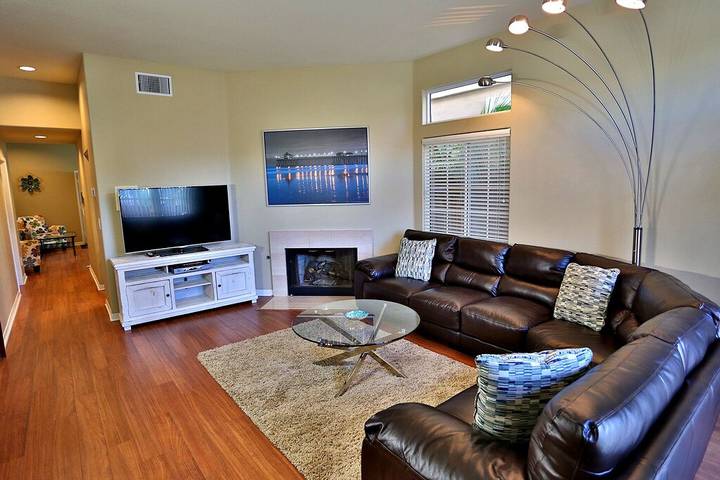 Vacation rental for 9 people, with balcony in Huntington Beach