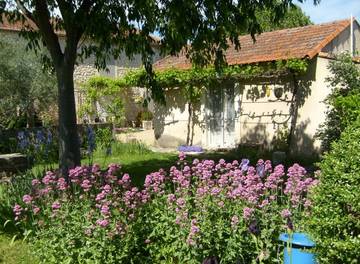 Gîte pour 2 personnes, avec jardin ainsi que terrasse et piscine à Châteaurenard