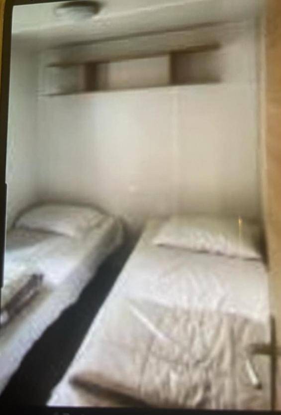 Camping pour 6 personnes, avec piscine et terrasse ainsi que jardin et vue, animaux acceptés