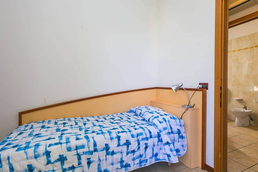 Entire apartment, Beautiful apartment for 6 people with Wifi, A/C, Tv and balcony in Porto Santa Margherita, Caorle