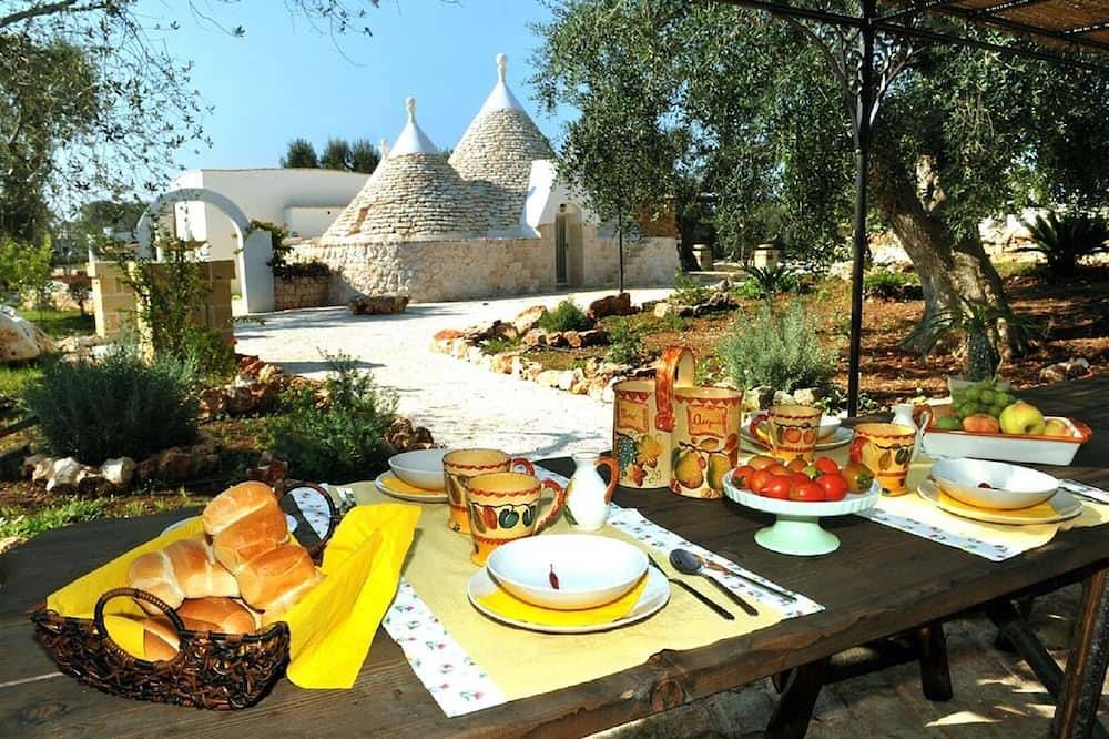 The Trulli Court - Trullo Basil - in San Vito dei Normanni, Salento