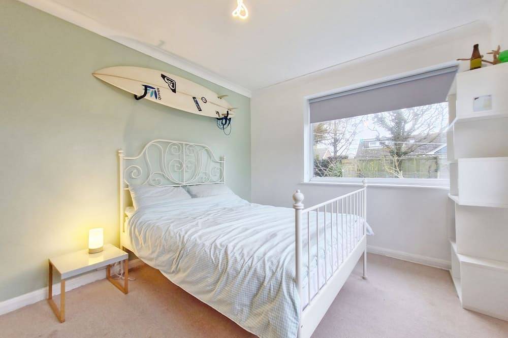 Coastal - Wittering  -  an annexe that sleeps 6 guests  in 3 bedrooms in West Wittering, West Sussex