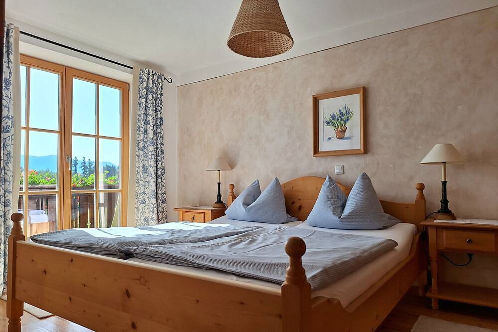 Ganze Wohnung, Heissbauer Fewo \"Rosentraum\" mit Bergblick und zwei Schlafzimmern in Wackersberg, Bayerische Alpen
