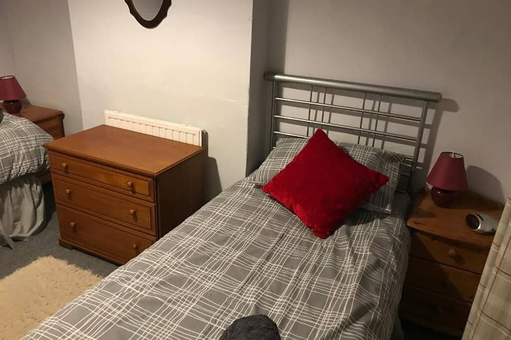 3 bed house, 5 mins walk from Taunton town centre in Taunton, Somerset