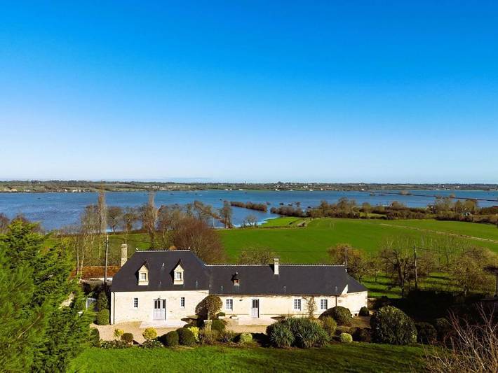 Location de vacances pour 10 personnes, avec jardin à Monfréville