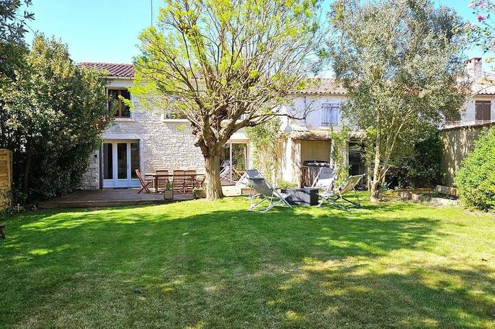 Location de vacances pour 8 personnes, avec Terrasse et Jardin à Le Mazeau