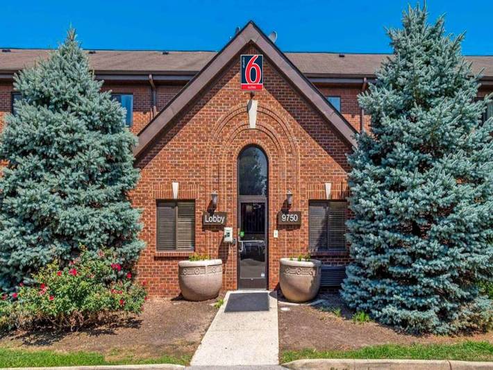 Hotel for 2 people, with pets in Indiana