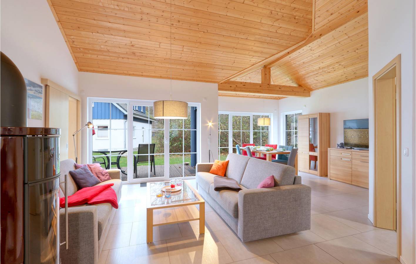 Gemütlicher Rückzugsort am Strand mit Terrasse und Geschirrspüler in Altefähr, Stralsund Umland