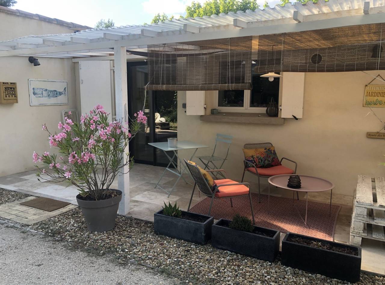 Studio entier, Studio Avignon, location saisonnière / grand jardin in Avignon, Vaucluse