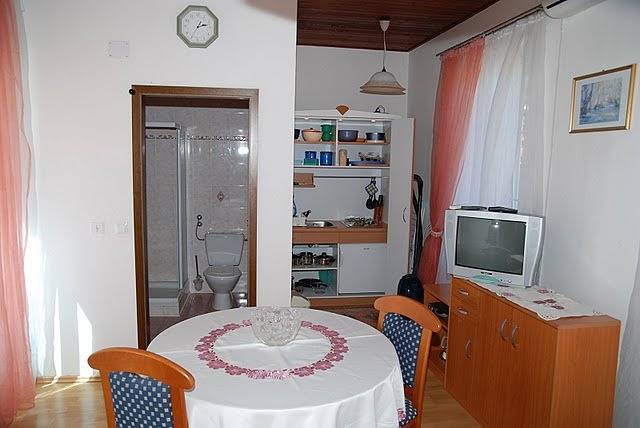 Entire studio, Studioapartment in Savudrija mit Meerblick, Terrasse, Klimaanlage, W-Lan (123-10) in Umag, Umag Region