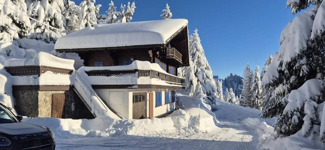 Ferienhaus für 14 Personen, mit Balkon und Terrasse sowie Ausblick in Les Crosets