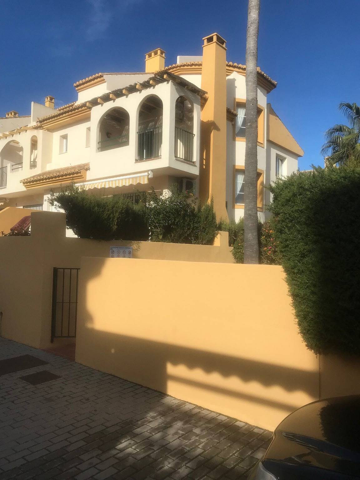 Holiday Home 'Beachside Townhouse - Sleeps 8' with Sea View, Wi-Fi and Air Conditioning in Las Chapas, Marbella