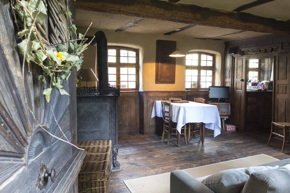 Entire apartment, Louise Stub In Alsacian Farmhouse With Garden Near Strasbourg in Rangen, Saverne region