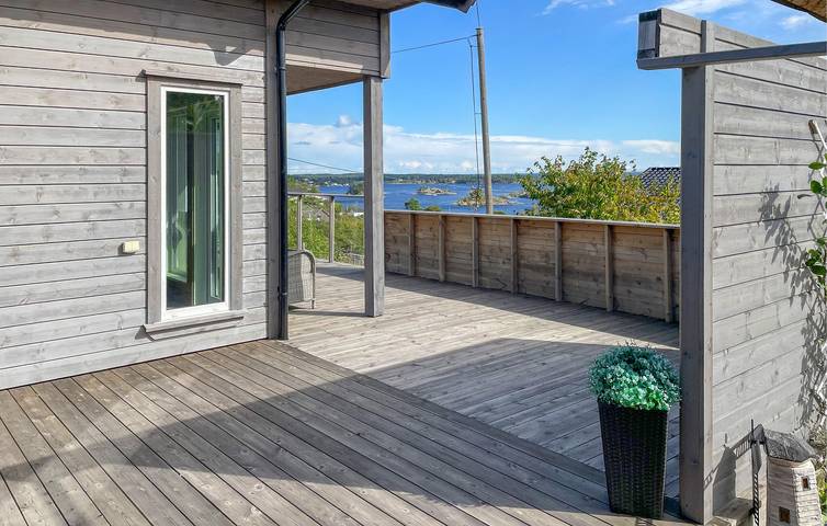 Feriehus for 6 personer, med Terrasse og Hage i Aust-Agder