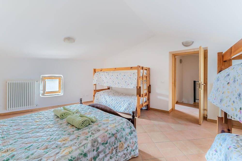 Superbe maison à Sant'Anna. in Sant'Anna d'Alfaedo, Province de Vérone