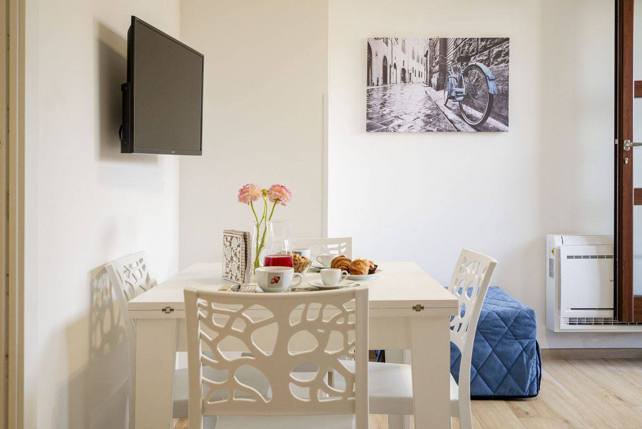 Apartamento inteiro, Ida's Garden Apartment with parking in Monopoli, Bari (província)
