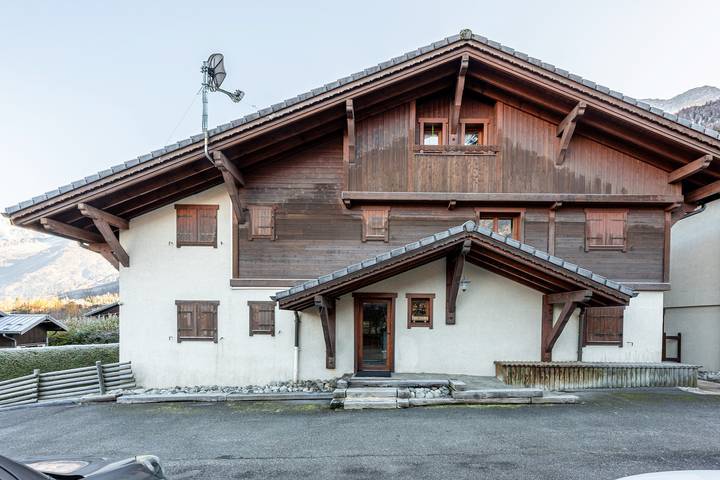 Appartement entier, Appartement 'Résidence Ours Blanc' avec vue sur les montagnes, terrasse partagée et Wi-Fi in Les Houches, Massif du Mont-Blanc