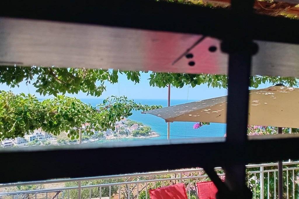 Ganze Wohnung, 1-Zimmer-Ferienwohnung mit Terrasse und Meerblick Bilo, Primosten -a in Primosten, Šibenik-Knin