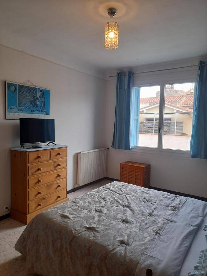 Double room, in an elegant house, Thuir centre, terraces view Canigou in Thuir, Mittelmeerküste (Frankreich)