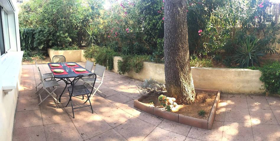 Location de vacances pour 4 personnes, avec vue et jardin dans Port de Sanary sur Mer - 3