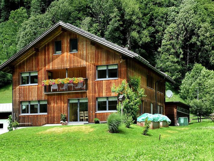 Ferienwohnung für 3 Personen, mit Garten und Ausblick sowie Balkon, kinderfreundlich in Schoppernau