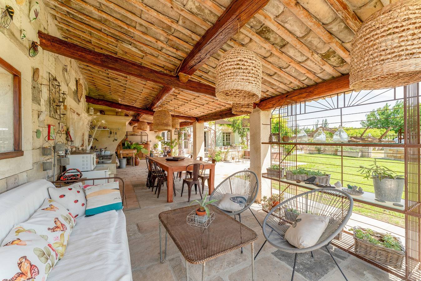 Clos Saint-Véran : Chambres dans un mas arboré, avec climatisation in Cavaillon, Parc naturel régional du Luberon