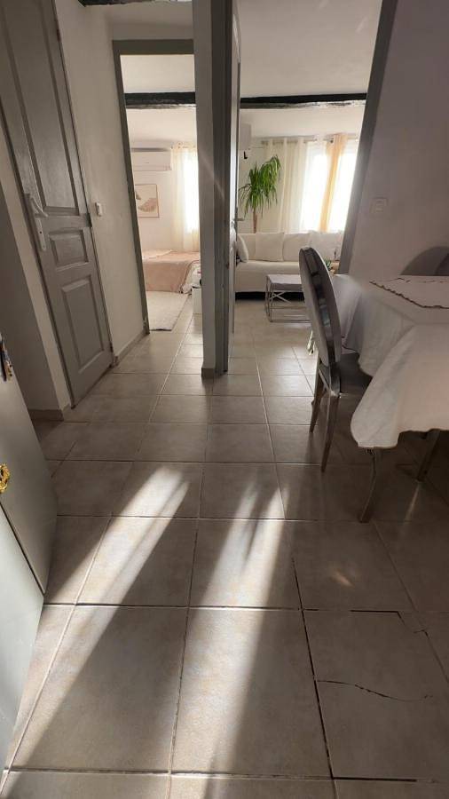Appartement entier, T2 élégant Vue Rocher Centre village in Puget-sur-Argens, Côte méditerranéenne (France)