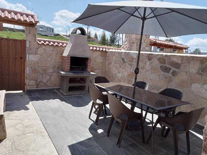 Casa rural para 4 personas, con Terraza además de Jardín y Vistas en Navacepedilla de Corneja