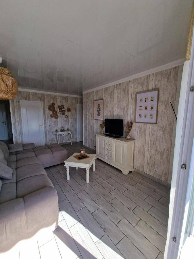 Gîte pour 4 personnes, avec Balcon ainsi que Terrasse et Vue à Pierre-Bénite