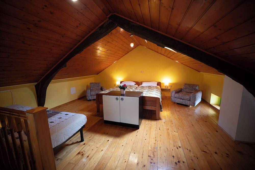 Steinhaus in der Landschaft Peresiji, Binnenland von Istrien in Svetvinčenat, Zentralistrien