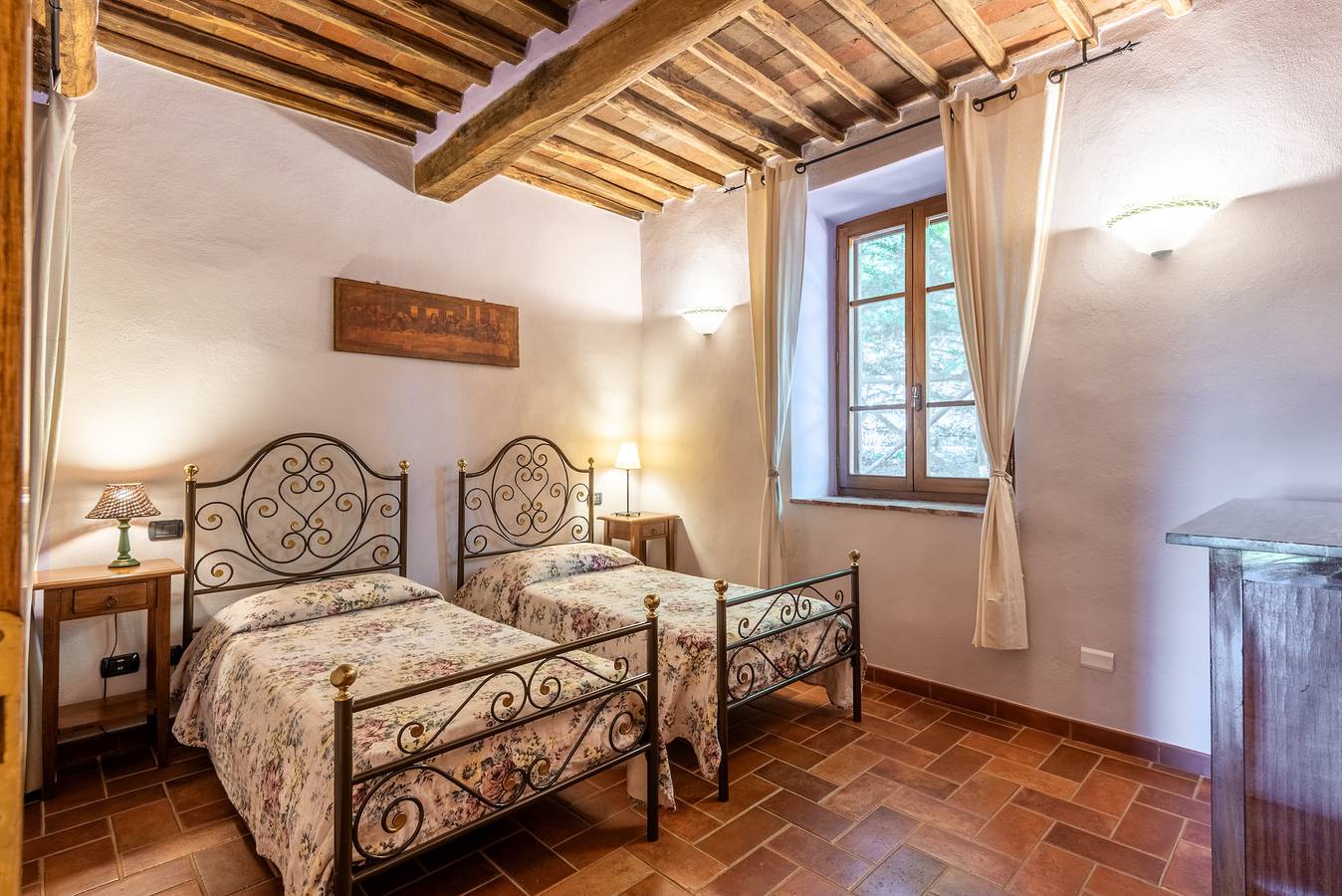 Kamer 'Podere Marroneto - Camera 1' met Uitzicht op de Bergen, Gedeeld Zwembad en Wifi in Monticiano, Provincie Siena