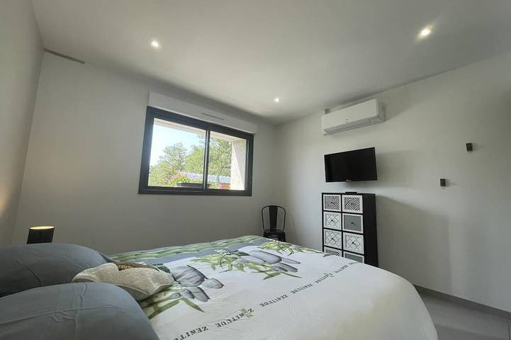 Gîte pour 4 personnes, avec terrasse et jardin dans Couzon - 3