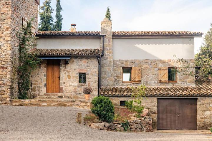 Casa rural para 10 personas, con piscina además de vistas y jardín en Avinyó