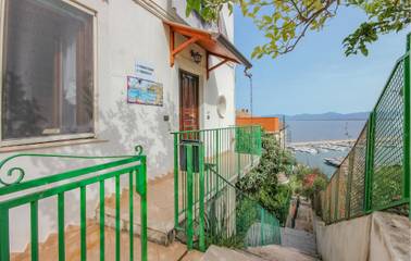 Ferienwohnung für 6 Personen, mit Terrasse und Garten sowie Pool in Agropoli