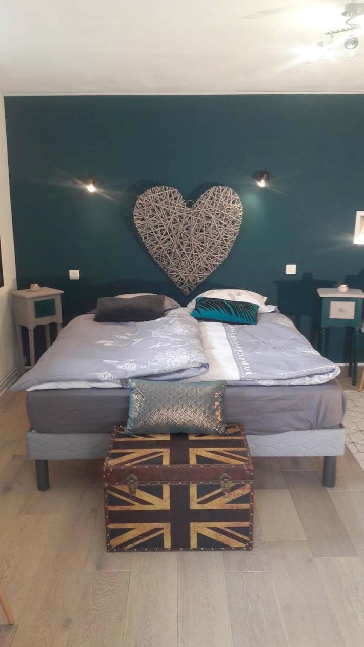 Chambre d’hôte pour 3 personnes, avec vue ainsi que piscine et jardin, adapté aux familles