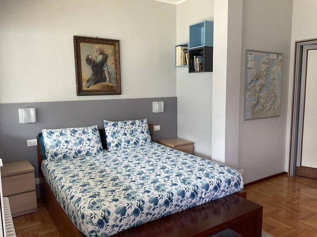 Lakeviewcabin - King Room With Balcony in Como, Comer See