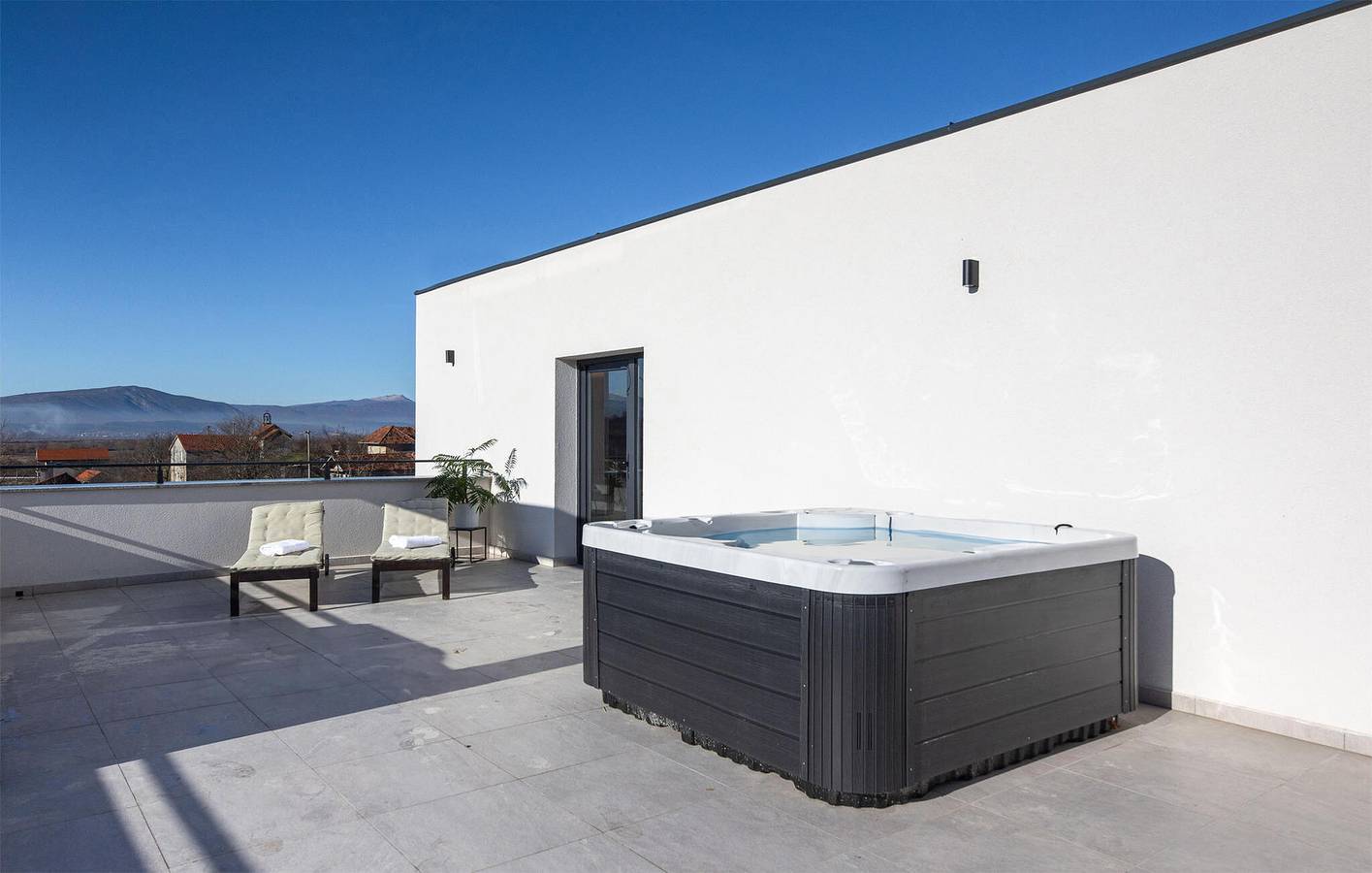 Gemütliche Ferienwohnung mit Pool, Terrasse und WLAN in der Nähe von Trilj und Stari Grab in Dalmatinisches Zagora